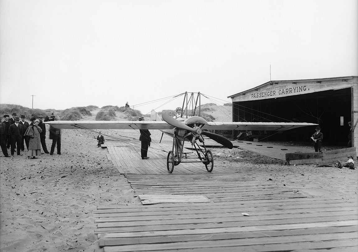 Silvio Pettirossi with his monoplane and wife Sarah (at left) at the Christofferson hangar, Ocean Beach, San Francisco  1915