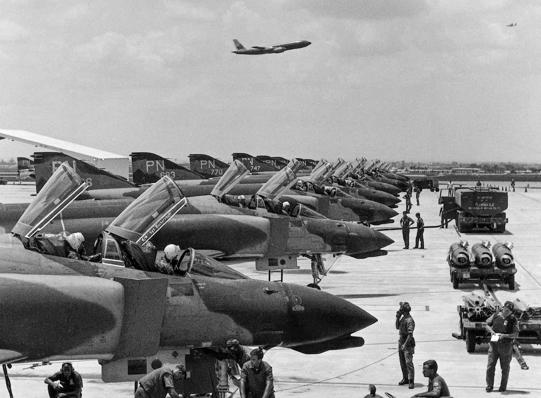 Flying the Freedom Birds: Airlines and the Vietnam War | SFO Museum