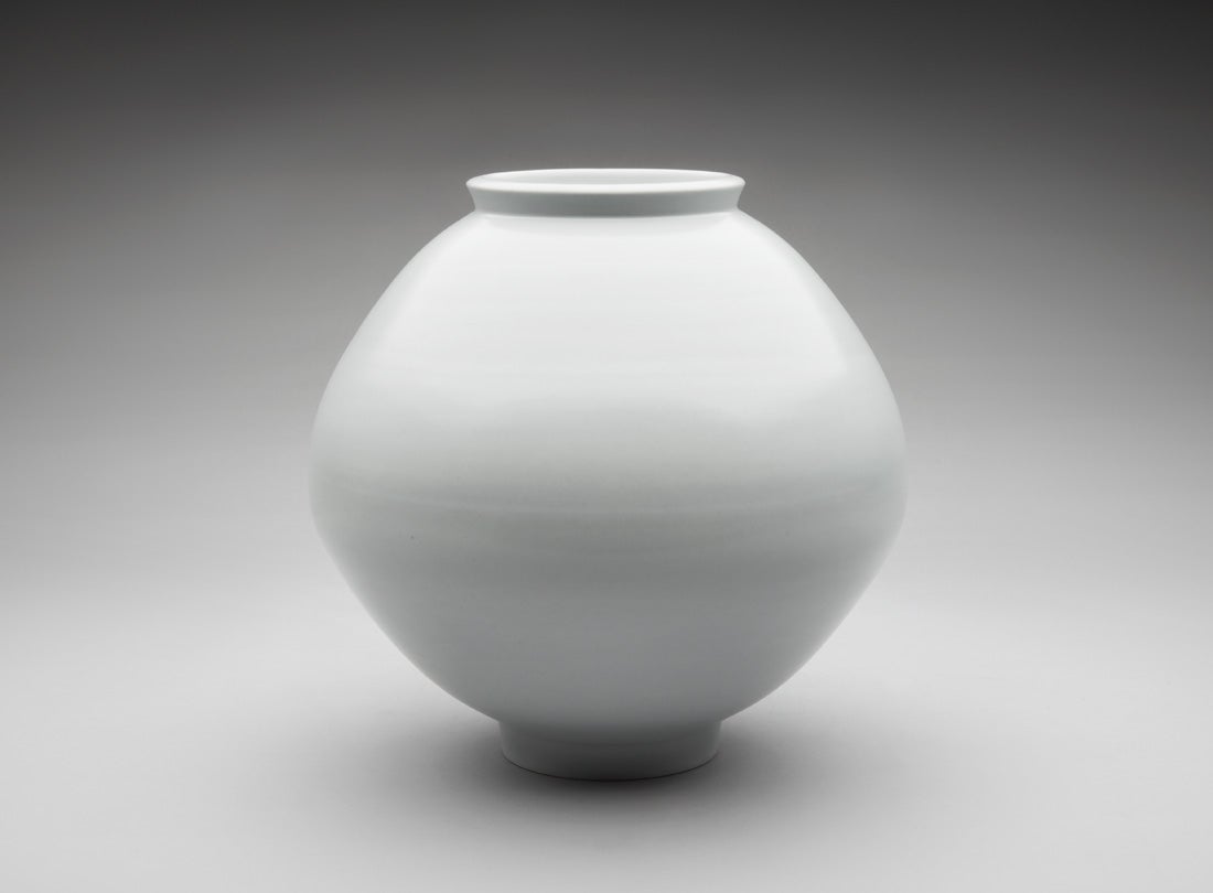 Moon Jar  1998 Kim Yik-yung (b. 1935) porcelain Private Collection L2014.1202.002