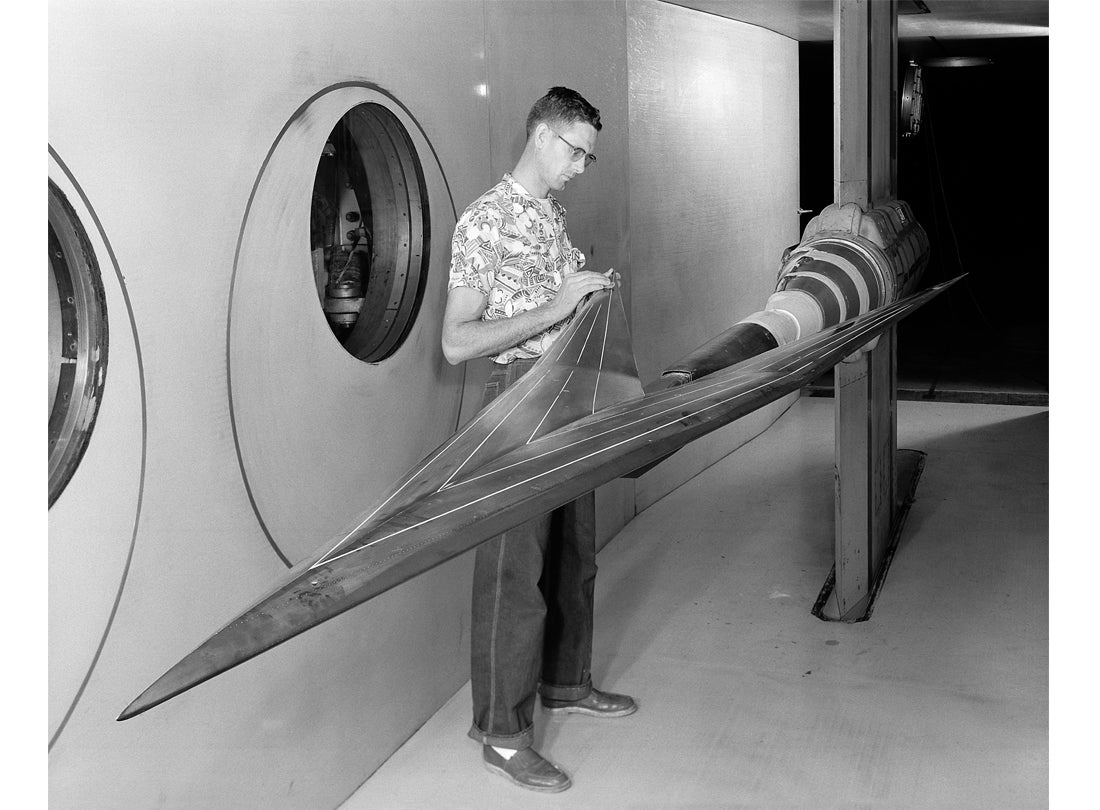 An arrow-wing model in the 6 x 6 supersonic wind tunnel  1958