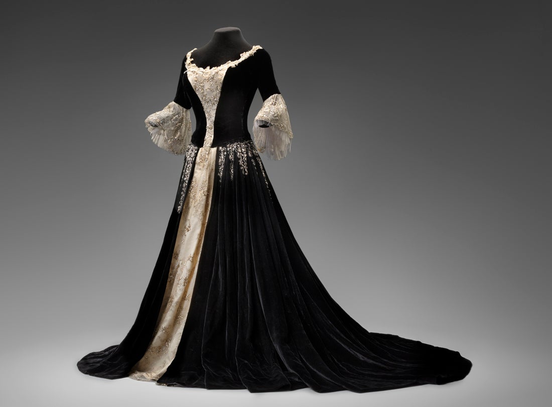 Manon Lescaut gown worn by Dorothy Kirsten in Manon  1954