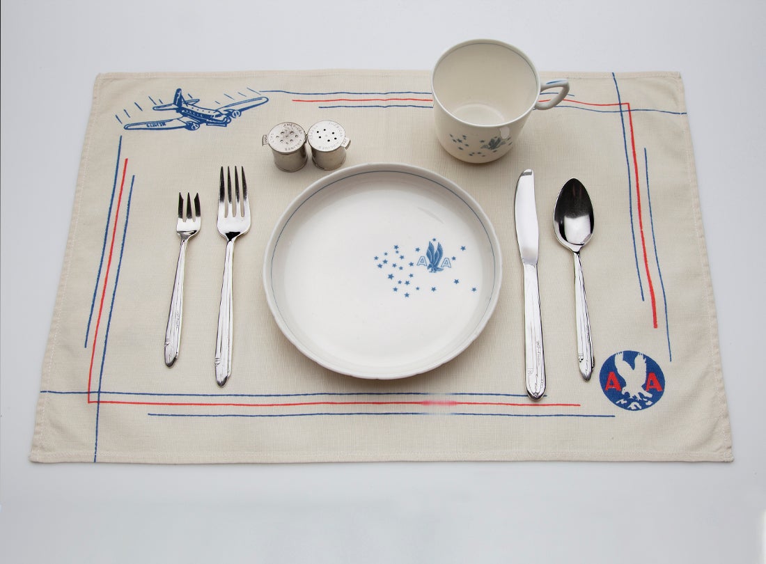 American Airlines meal service set  late 1930–40s