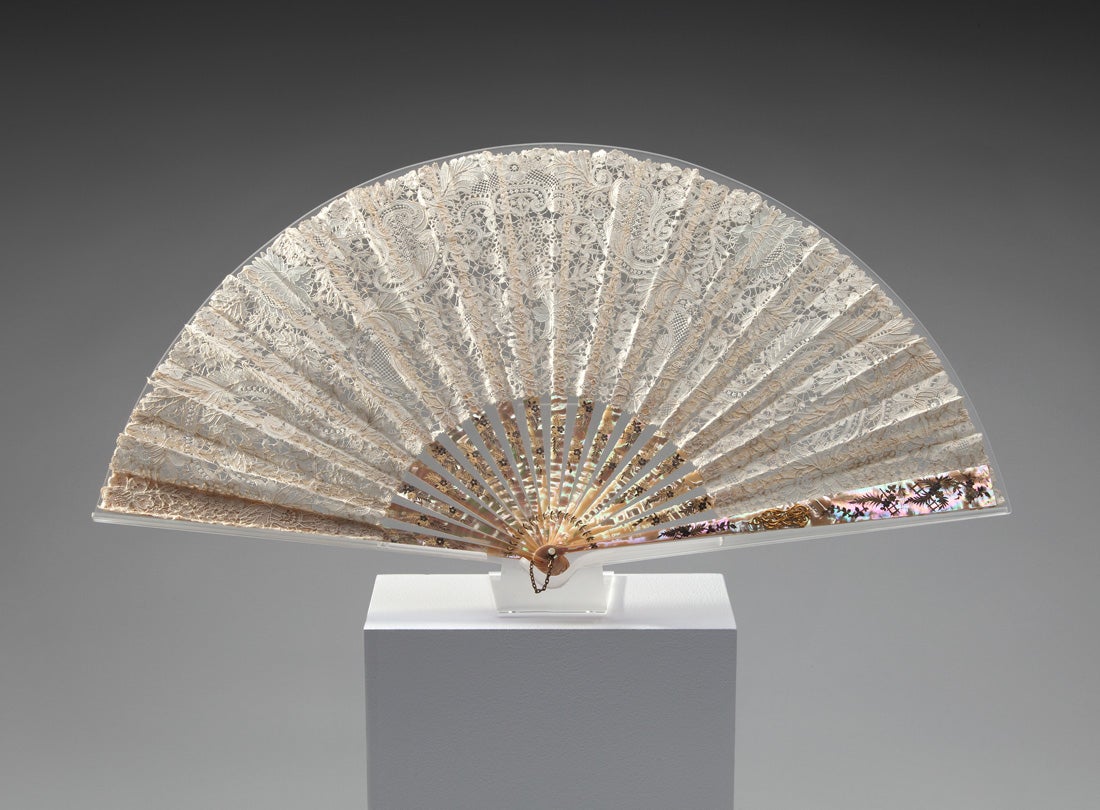 Fan  late 1800s Brussels bobbin lace France Collection of The Lace Museum, Sunnyvale, CA 1994.0433.236a L2013.3503.031a