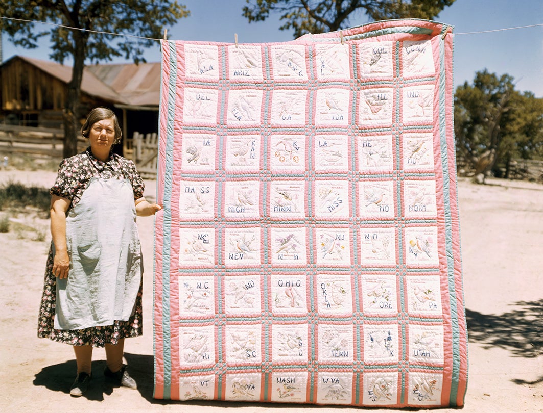 Mrs. Stagg with state quilt, Pie Town, New Mexico  1940