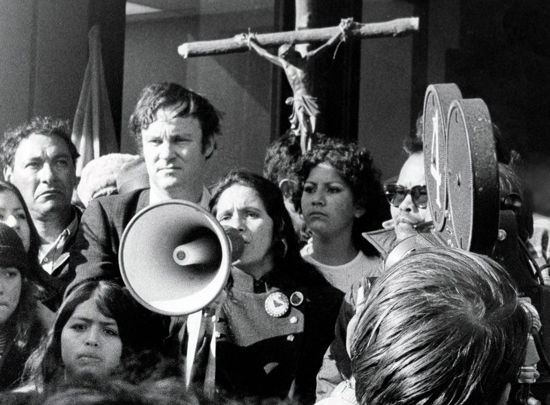 Dolores Huerta addresses a rally outside the Salinas jail with Jerry Cohen and Larry Itliong