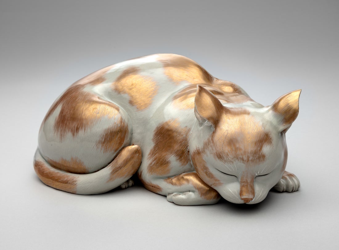 Recumbent Kutani cat  late 19th–early 20th century
