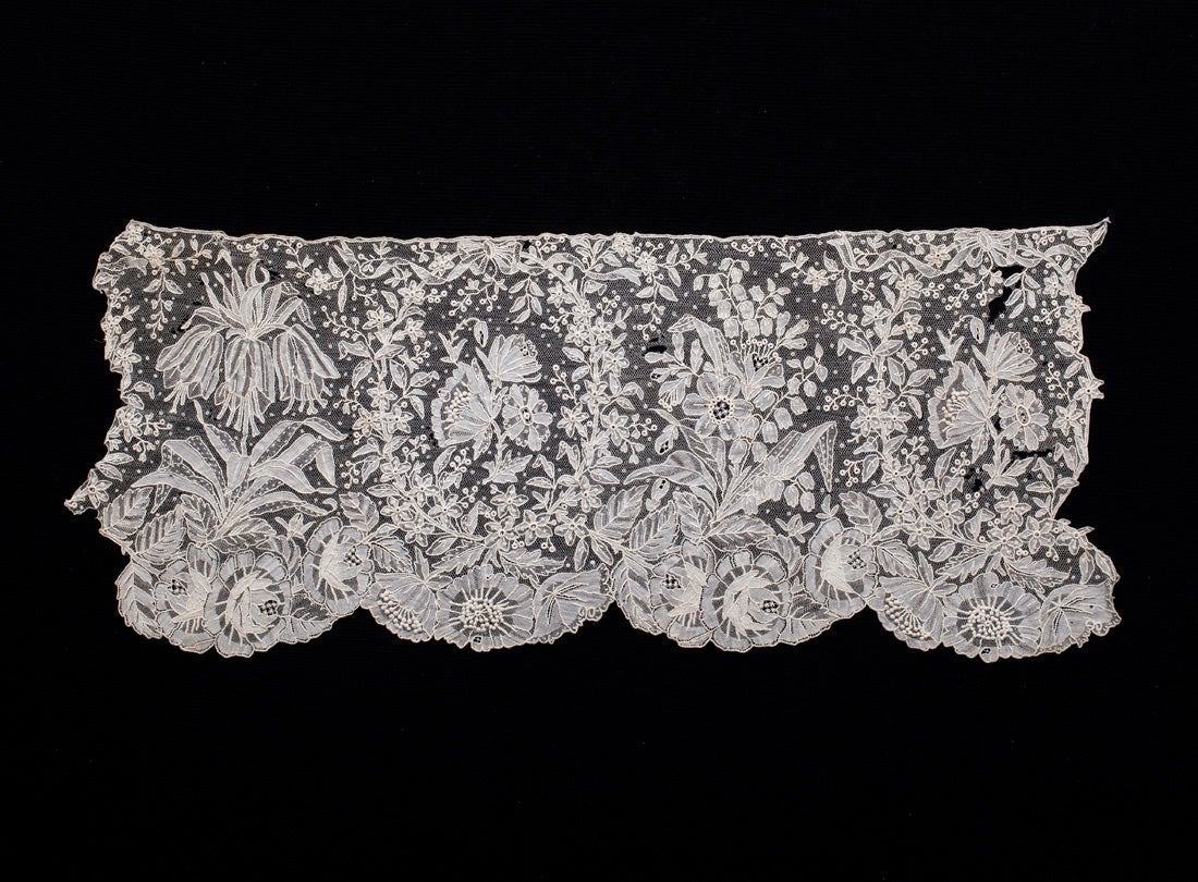 Flounce fragment  c. 1890 Arts and Crafts-inspired Point de Gaze needle lace Belgium Collection of Lacis Museum of Lace and Textiles, Berkeley, CA JTC12355 L2013.3501.007