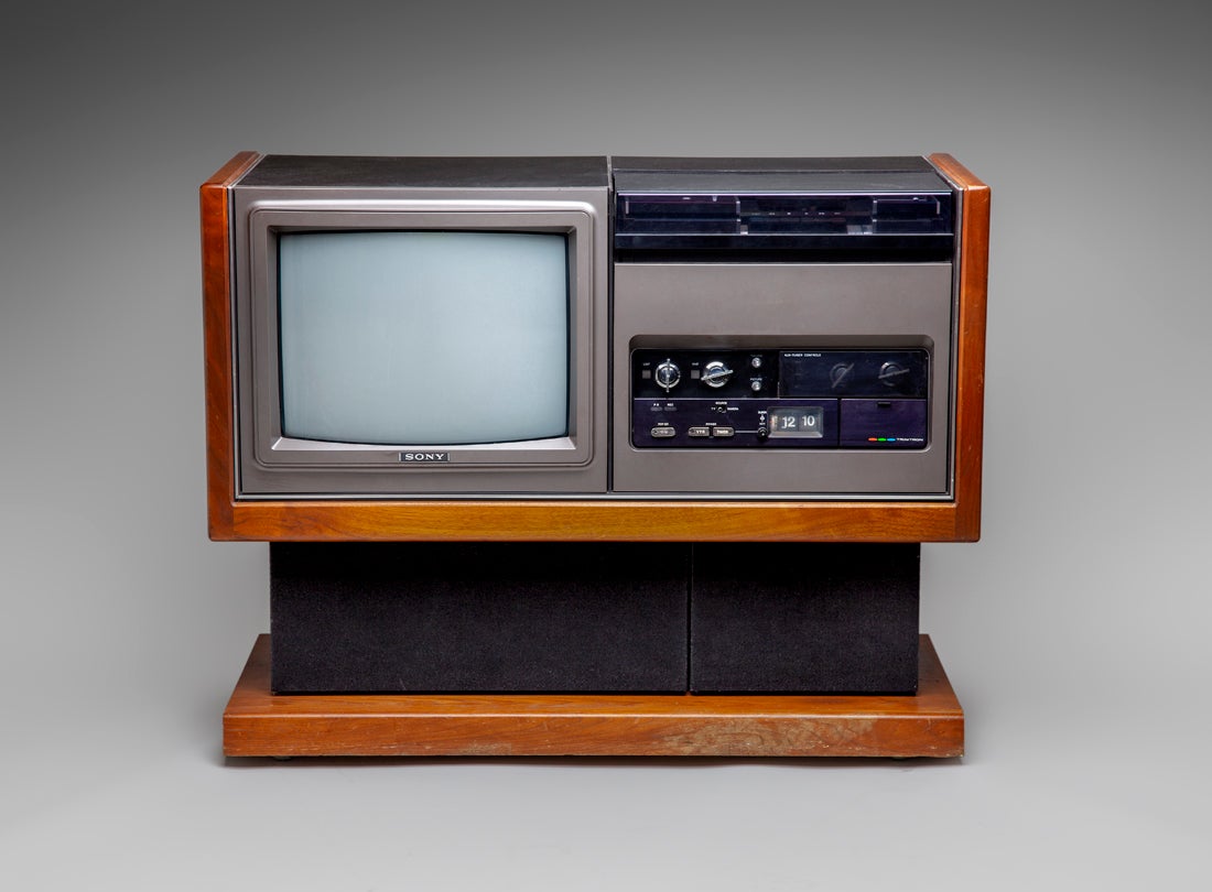 Sony LV-1901 television with Betamax   
