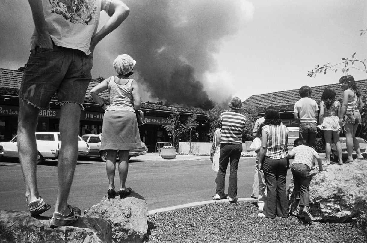 Crowd and Fire, Red Hill  1976