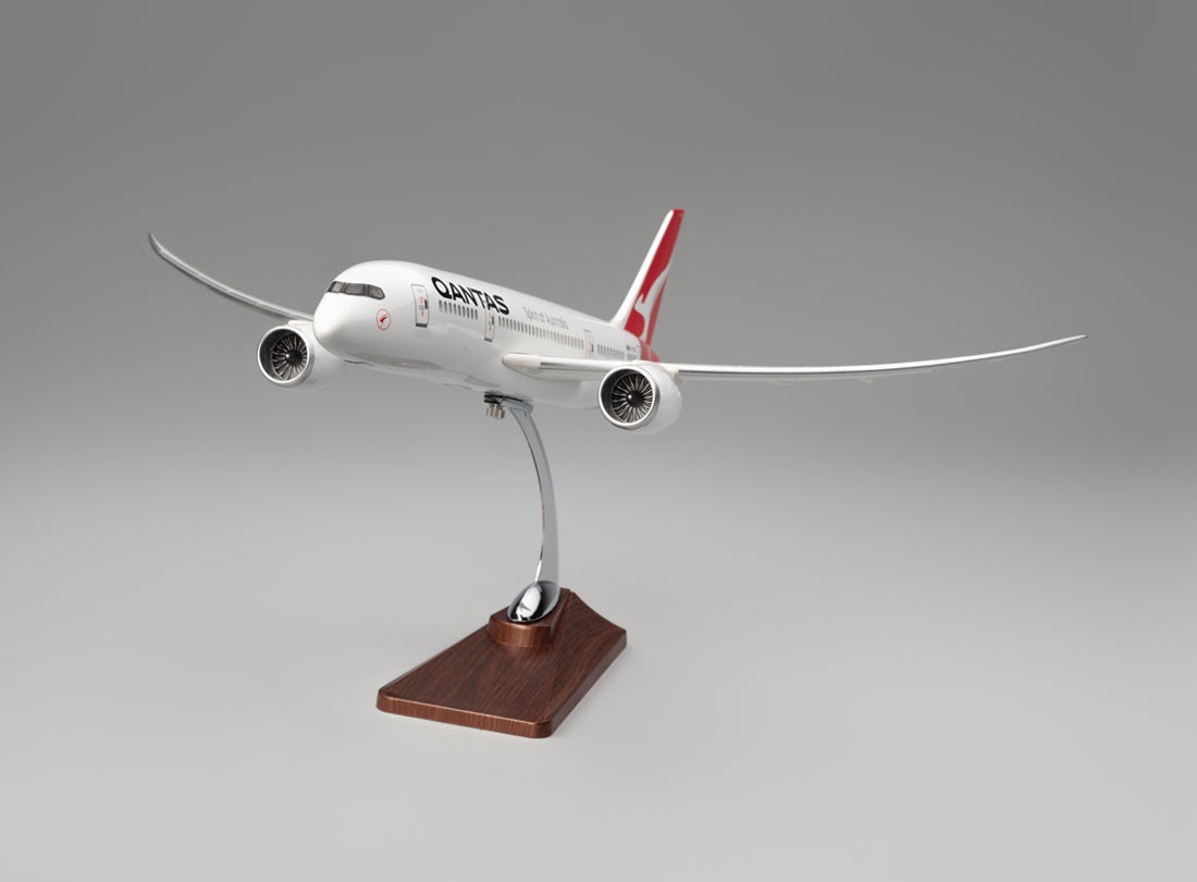 Qantas Airways Boeing 787 Dreamliner model aircraft  c. 2019