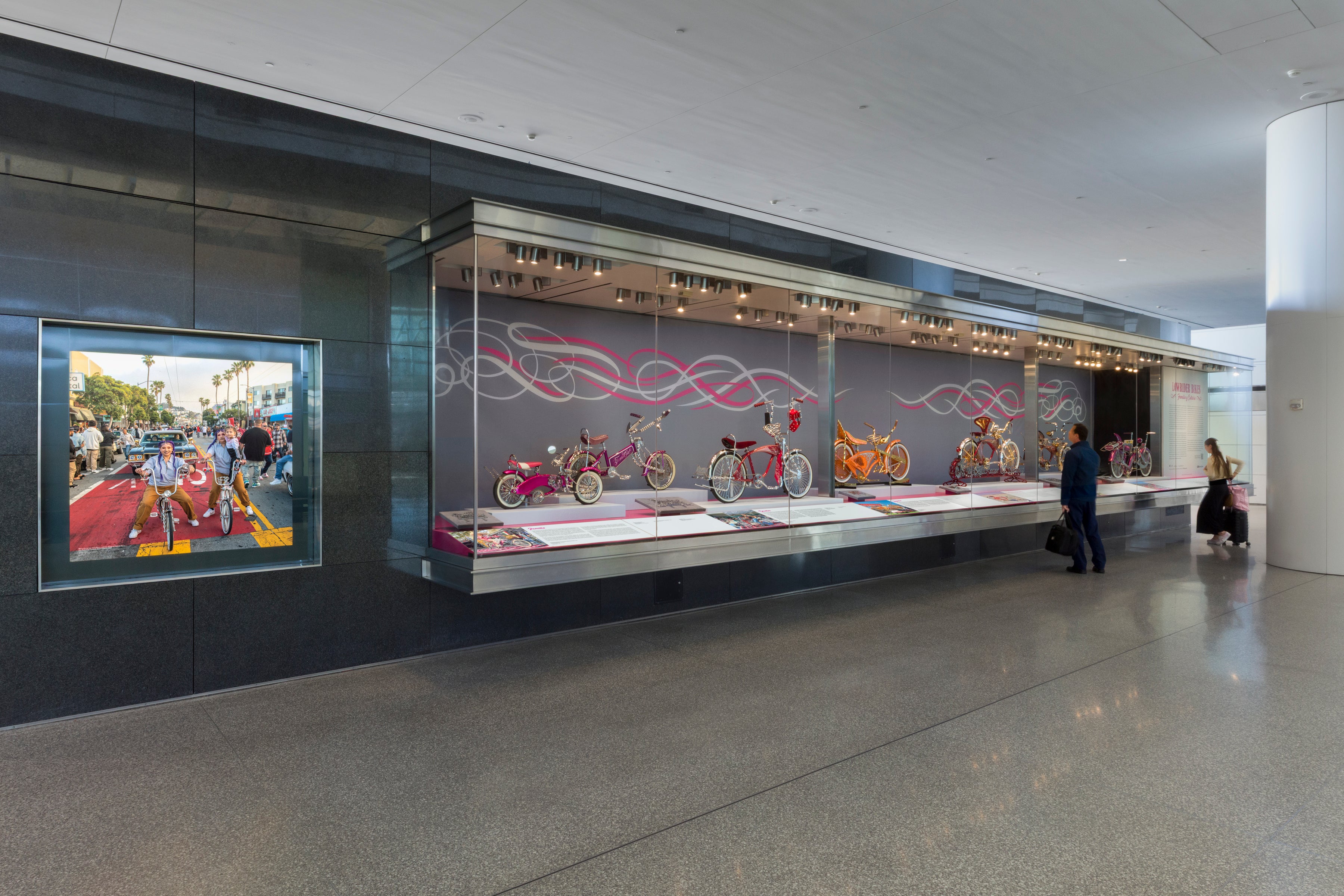  SFO Museum Gallery Photo Lowrider Bikes: Familia y Cultura