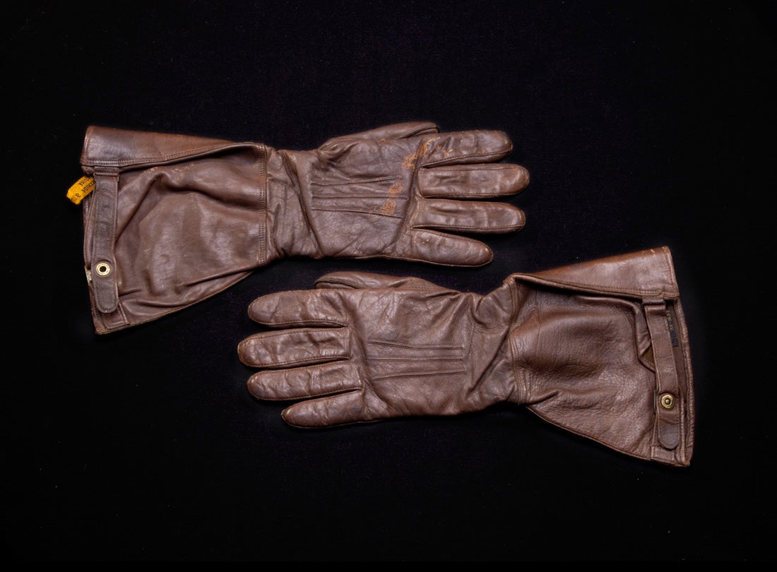 Gauntlet-style aviator gloves worn by Edwin D. Taylor  c. 1940