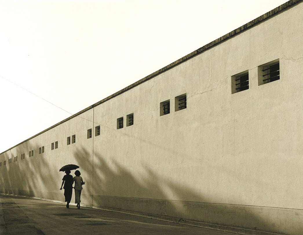 In Paris  1953 Fan Ho (b. 1937) black-and-white photograph Courtesy of Modernbook Gallery, San Francisco L2014.1710.007