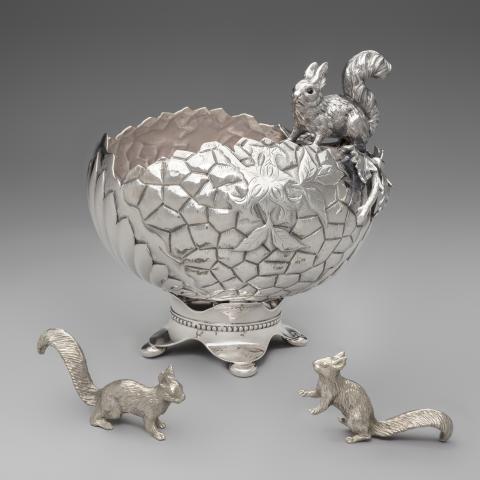 Nut bowl [with knife rests]