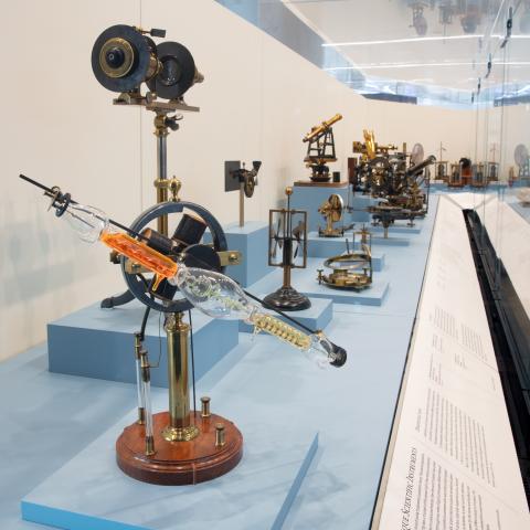 SFO Museum Gallery | Antique Scientific Instruments