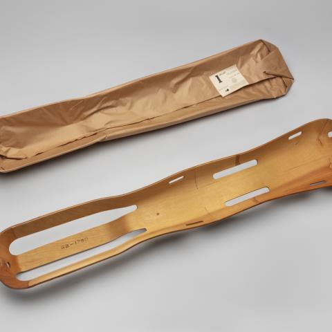 Model S2–1790 Leg Splint  1944;  designed by Ray (1912–88) and Charles (1907–78) Eames 