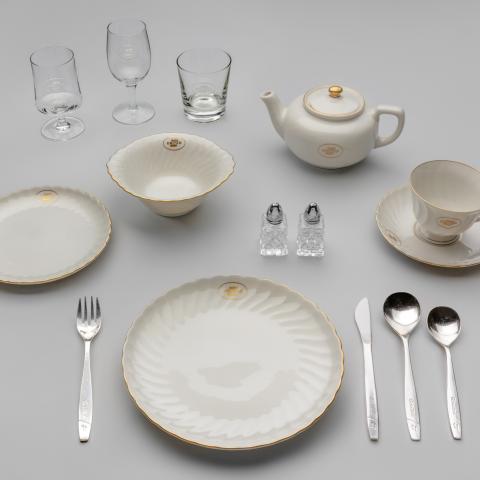 United Air Lines Debonair first-class meal service set  early 1960s–1970