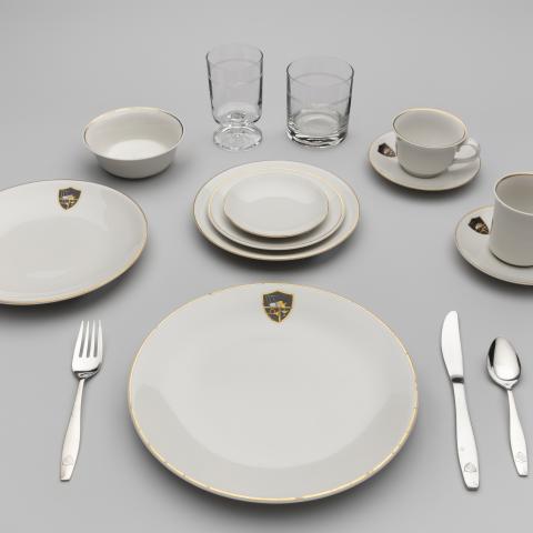 Western Airlines Wally Bird Shield first-class meal service set  1965–1976