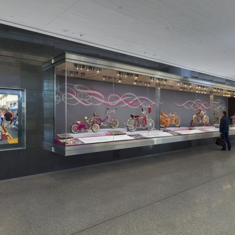  SFO Museum Gallery Photo Lowrider Bikes: Familia y Cultura