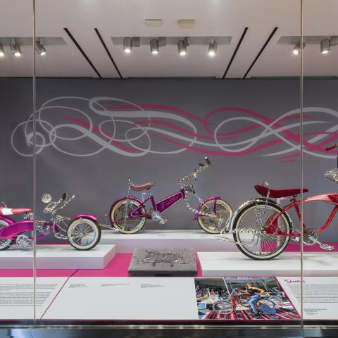  SFO Museum Gallery Photo Lowrider Bikes: Familia y Cultura