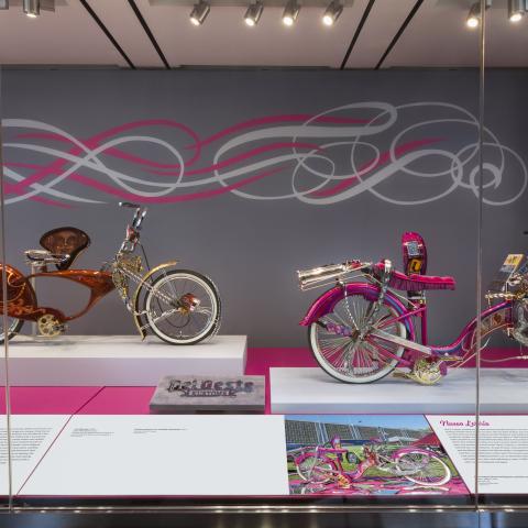  SFO Museum Gallery Photo Lowrider Bikes: Familia y Cultura