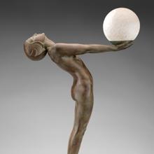 Clarté light statue