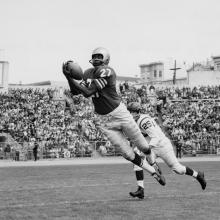 Wide receiver R. C. Owens makes a leaping catch during a preseason 24-17 victory over Washington at Kezar Stadium   August 16, 1959