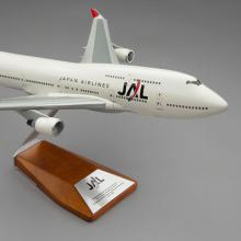 JAL (Japan Airlines) Boeing 747-400 model aircraft  c. 2004