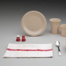 TWA (Transcontinental & Western Air) meal service set  late 1930s–40s