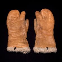 U.S. Army Air Forces one-finger mitten aviator gloves  1943–1945